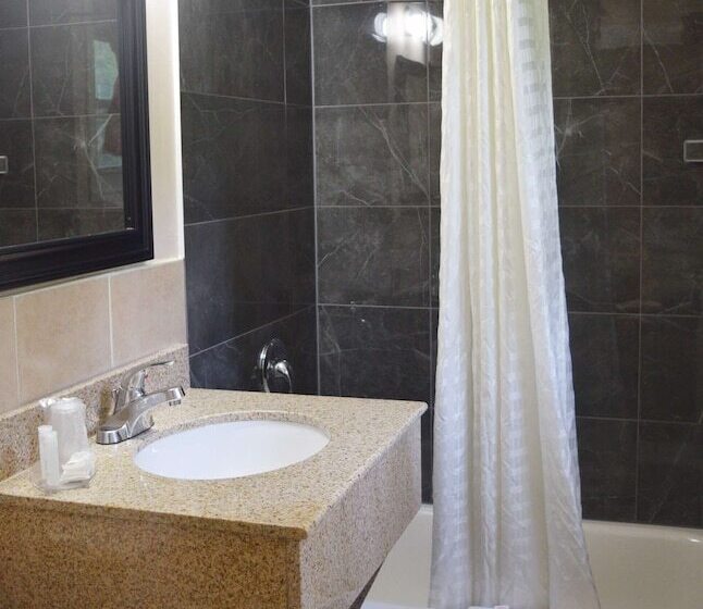 Номер Superior, Knights Inn Arnprior