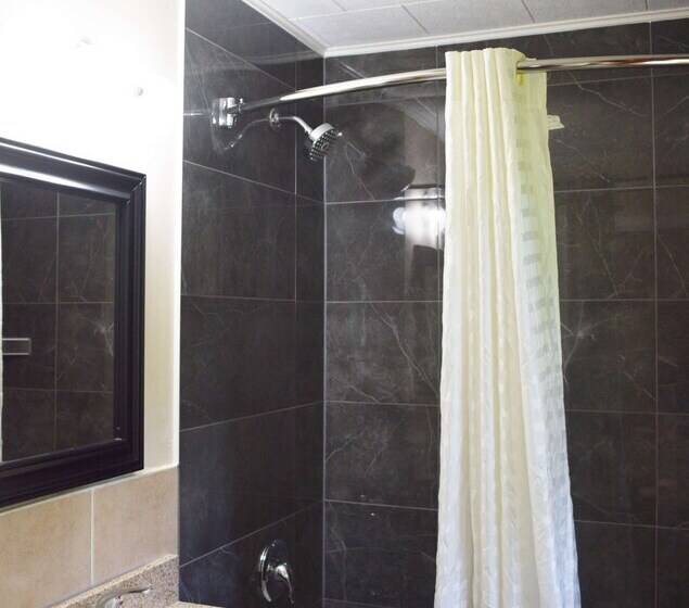 Номер Superior, Knights Inn Arnprior