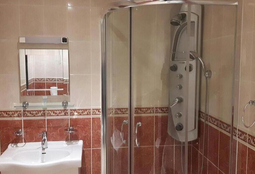 Люкс, Wool Merchant