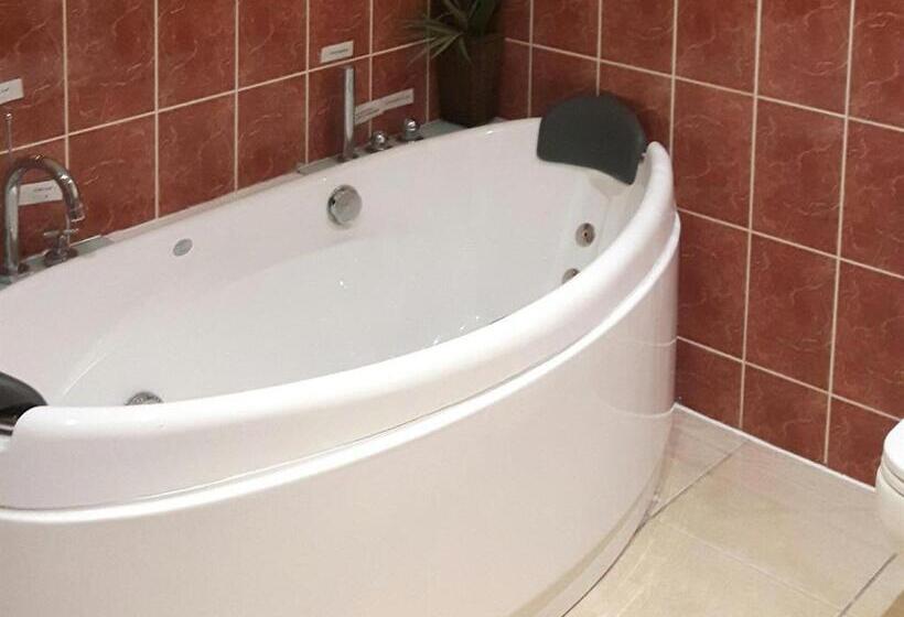 Люкс, Wool Merchant