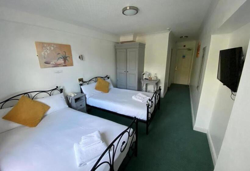 Семейный Номер, Wool Merchant