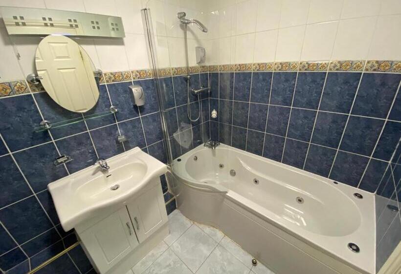 Семейный Номер, Wool Merchant