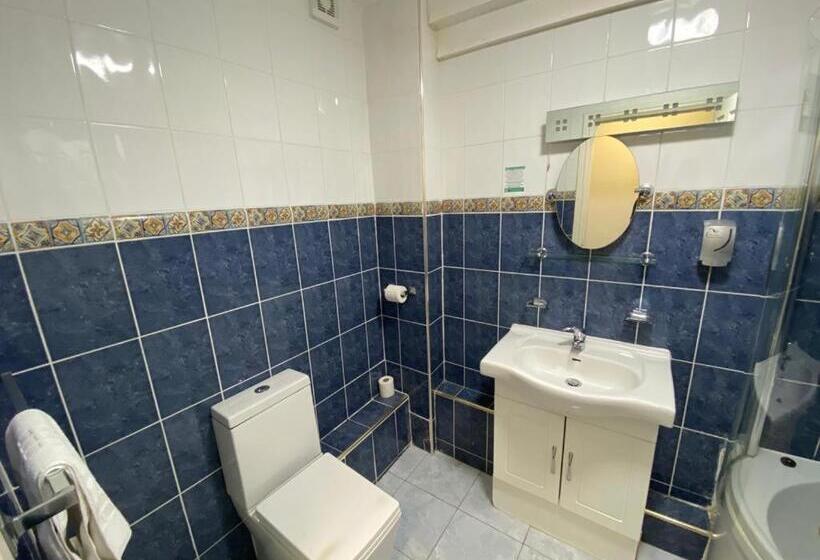 Семейный Номер, Wool Merchant