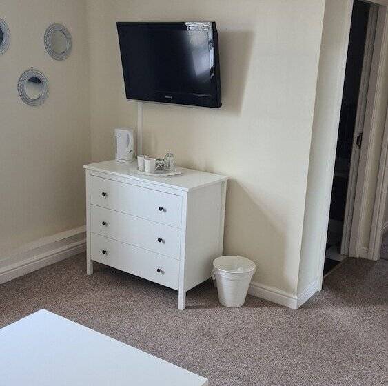 Семейный Номер, Wool Merchant