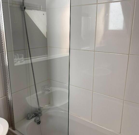 اتاق لوکس با تخت بزرگ, The Linden Leaf Rooms