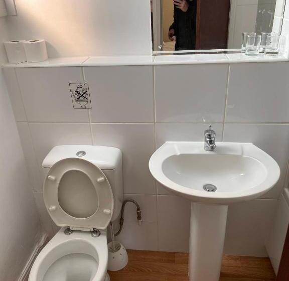 اتاق لوکس با تخت بزرگ, The Linden Leaf Rooms