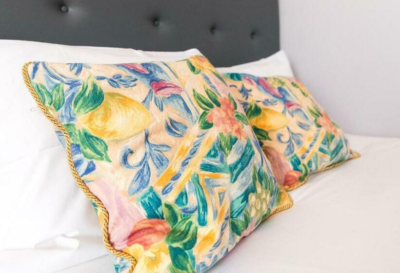 اتاق استاندارد, The Linden Leaf Rooms