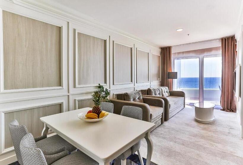 سوئیت با تخت بزرگ, Palacio Del Mar