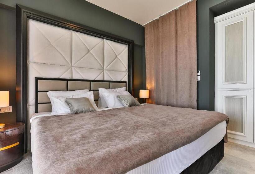 سوئیت با تخت بزرگ, Palacio Del Mar