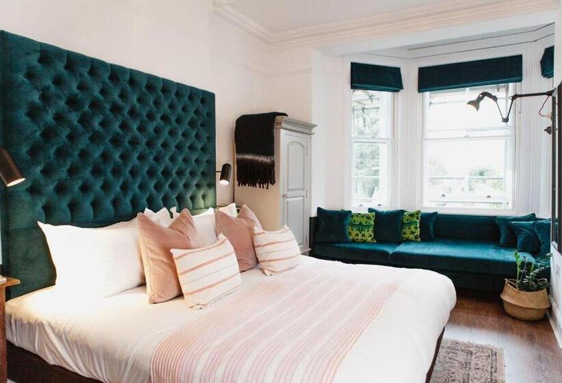 Standardrum, Highcliffe