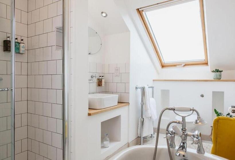 Deluxe Rum, Highcliffe