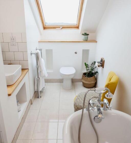 Deluxe Rum, Highcliffe