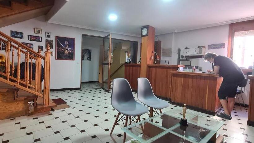 غرفة قياسية ثلاثية, Hostal El Molino