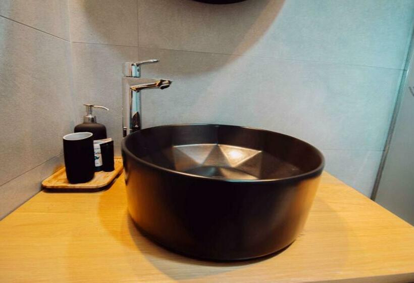 ガーデンビュースタンダードルーム, Conacul Olarilor