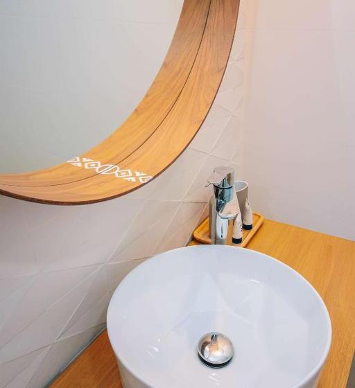 デラックスファミリールーム, Conacul Olarilor