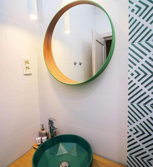 ガーデンビュースタンダードルーム, Conacul Olarilor