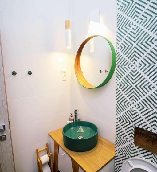 ガーデンビュースタンダードルーム, Conacul Olarilor