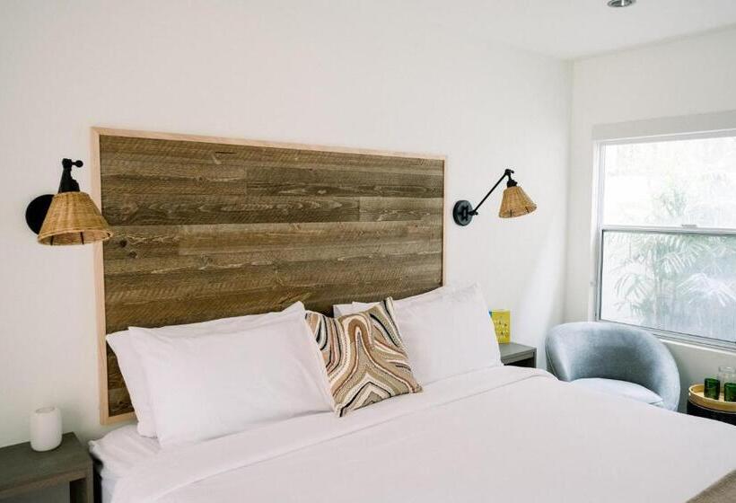 キングサイズベッドのスタンダードルーム, Scp Seven4one