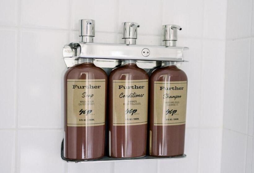 キングサイズベッドのデラックススイート, Scp Seven4one