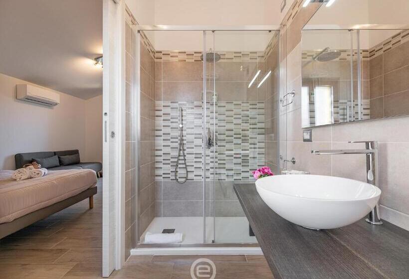 Номер Стандарт Трехместный, Villa Monica   Suites