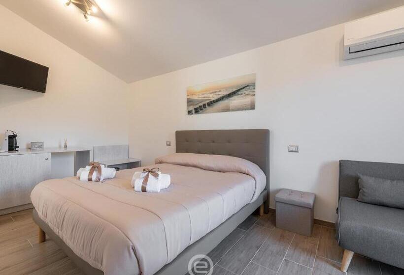 Номер Стандарт Трехместный, Villa Monica   Suites
