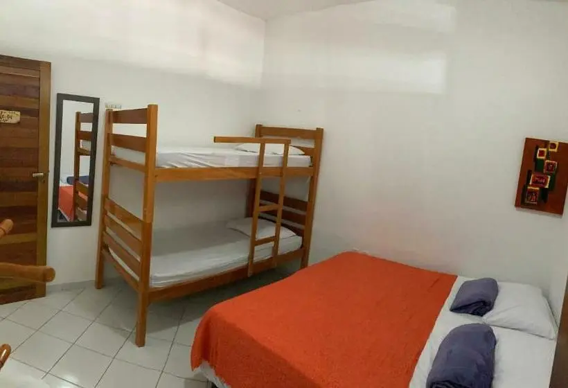 スタンダード4人部屋, Villa Nevada Hostel