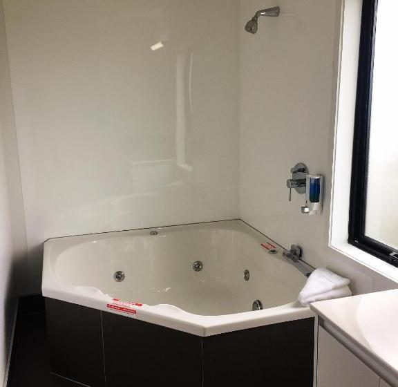 استودیوی استاندارد, Grosvenor Motel