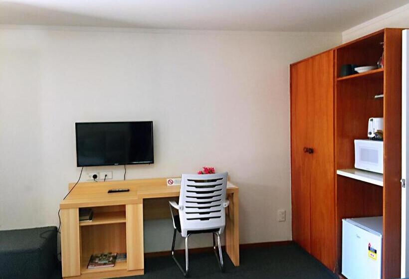 استودیوی استاندارد, Grosvenor Motel