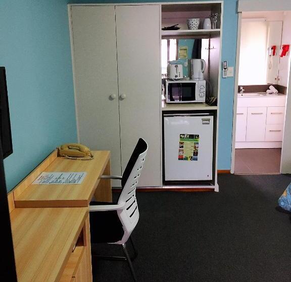 استودیوی استاندارد, Grosvenor Motel