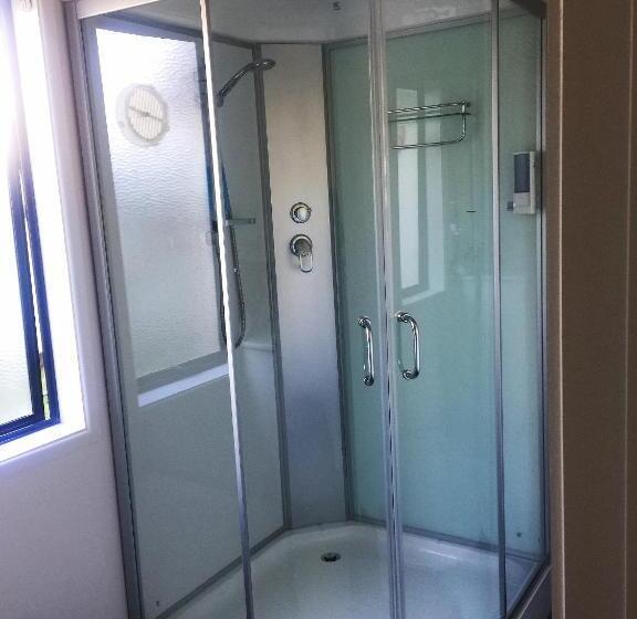 استودیوی استاندارد, Grosvenor Motel