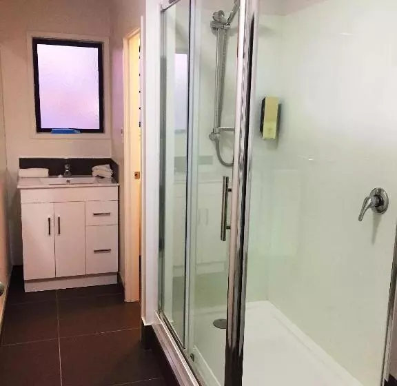 آپارتمان 2 خوابه, Grosvenor Motel