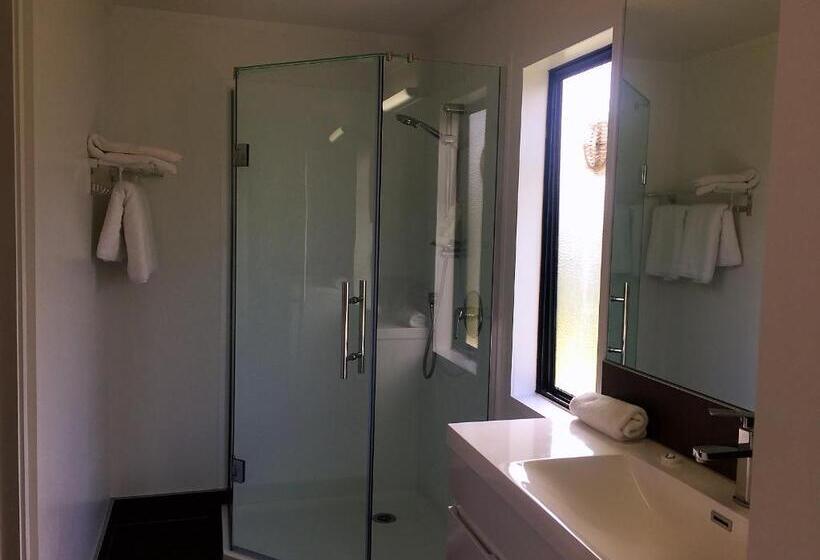 استودیوی استاندارد, Grosvenor Motel