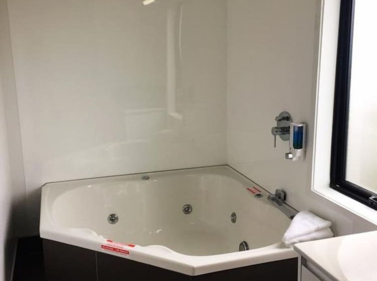 استودیوی استاندارد, Grosvenor Motel