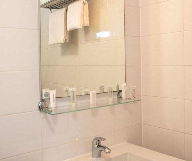 استودیوی استاندارد, Hamlet Oasis Resort