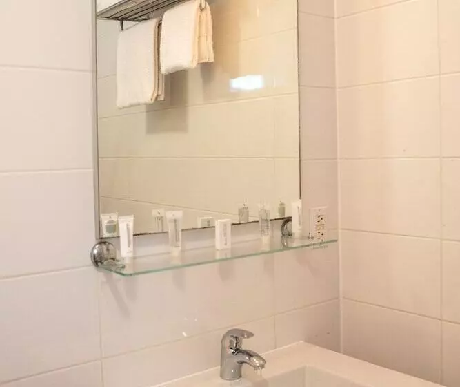 استودیوی استاندارد, Hamlet Oasis Resort