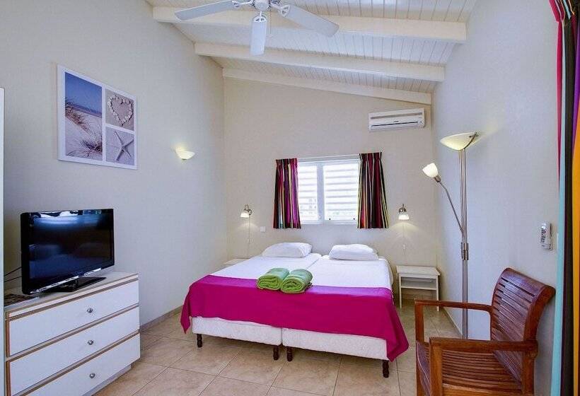 استودیوی استاندارد, Hamlet Oasis Resort