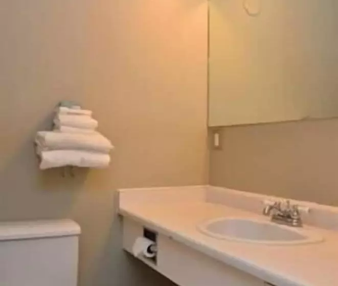 ２ダブルベッドのスタンダードルーム, Canadas Best Value Inn Kelowna