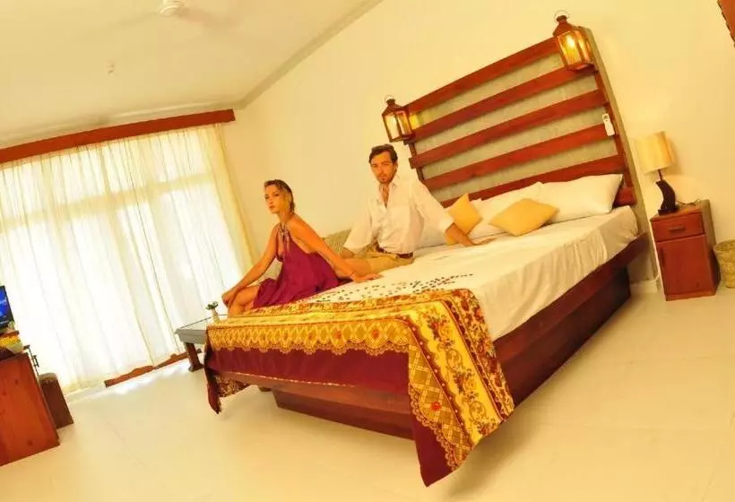 Deluxe Kolmen Hengen Huone Merinäkymä, Oasey Beach