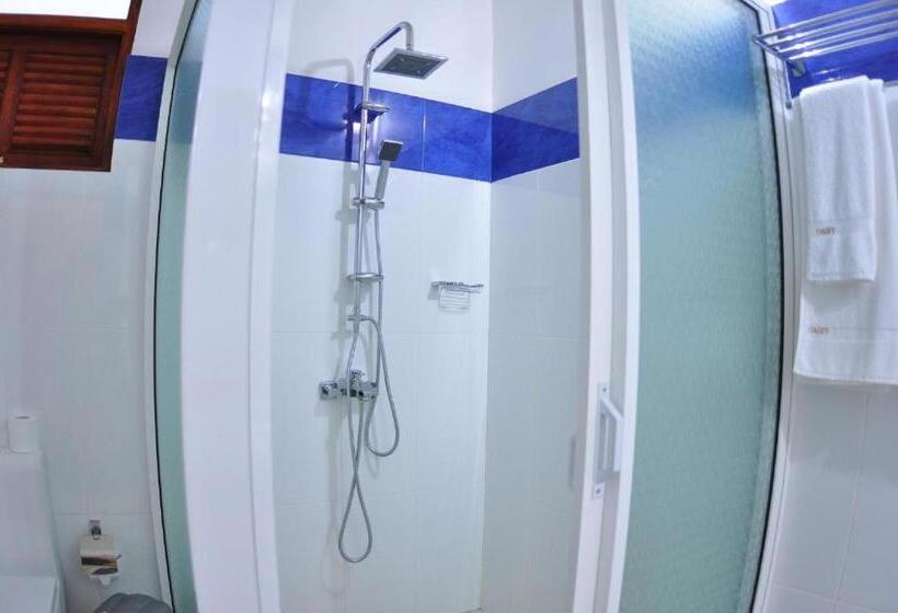 디럭스 트리플 룸, Oasey Beach