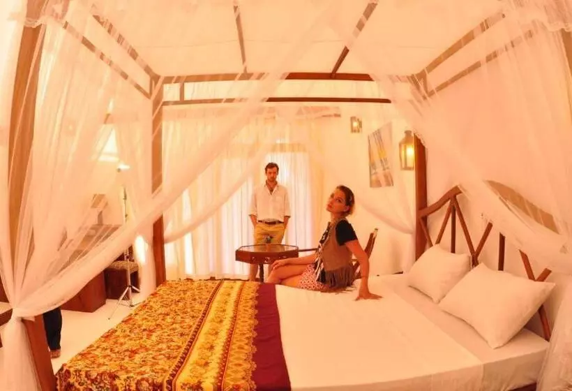 Deluxe Kolmen Hengen Huone, Oasey Beach