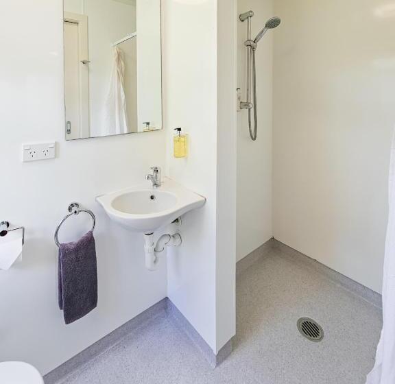 استودیوی سوپریور, Captain Cook Motor Lodge