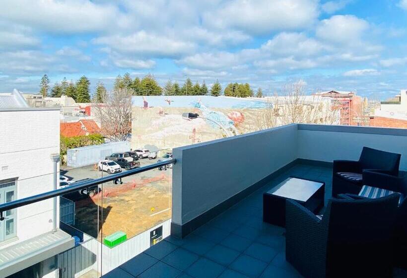 스탠다드 발코니 룸, New Haus By Hougoumont Hotel, Former Bannister 22