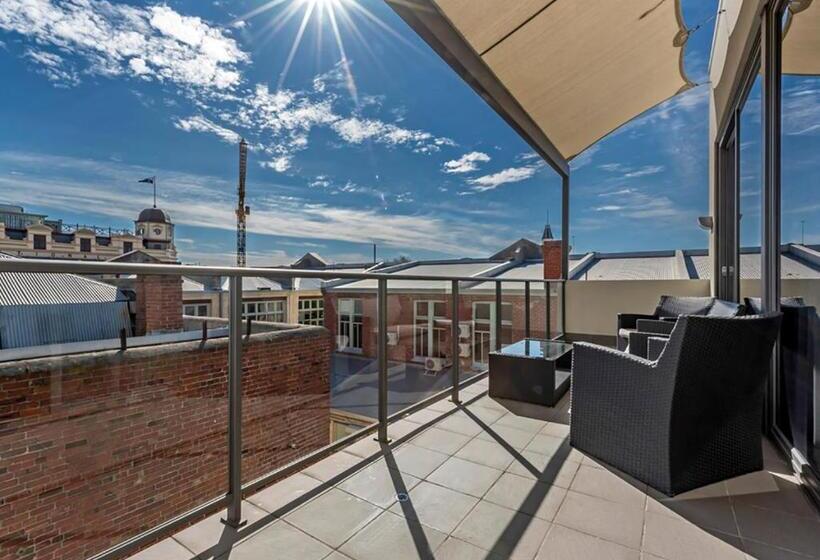 발코니가 있는 스위트, New Haus By Hougoumont Hotel, Former Bannister 22