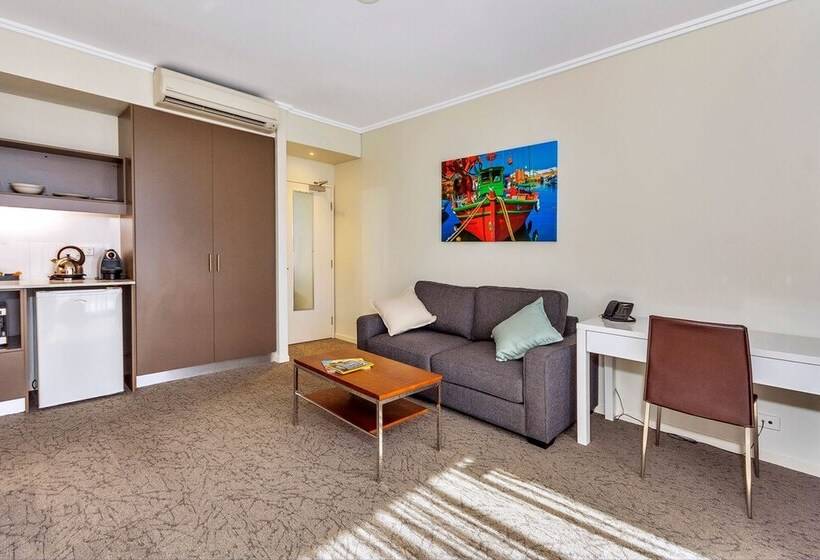 스위트, New Haus By Hougoumont Hotel, Former Bannister 22