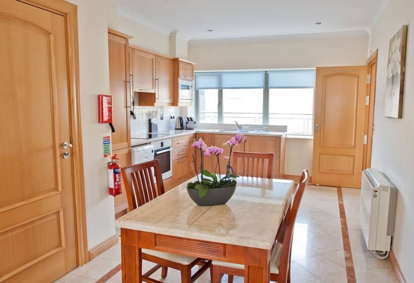 آپارتمان 2 خوابه, Park Place Apartments