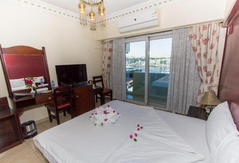Deluxe room with river view, Philae Hotel Aswan