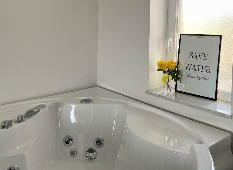 带按摩浴盆的套房, Habitat Luxury Suites