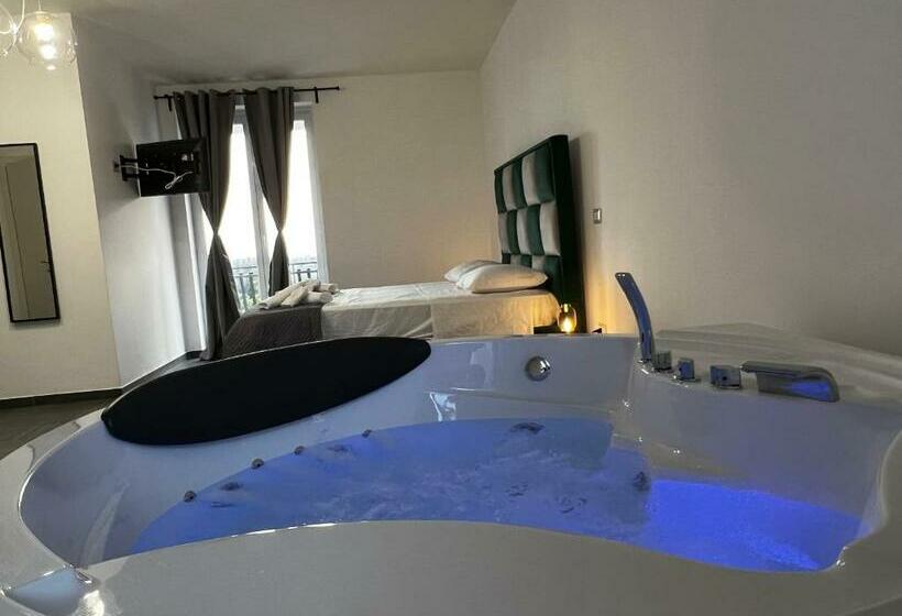 Люкс с гидромассажем, Habitat Luxury Suites