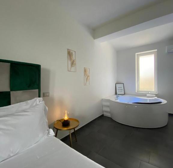 带按摩浴盆的套房, Habitat Luxury Suites