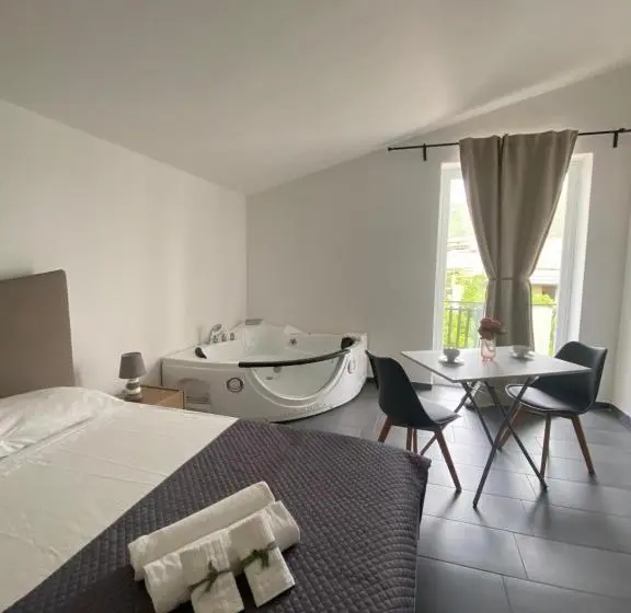 キングサイズベッドのスイートルーム, Habitat Luxury Suites
